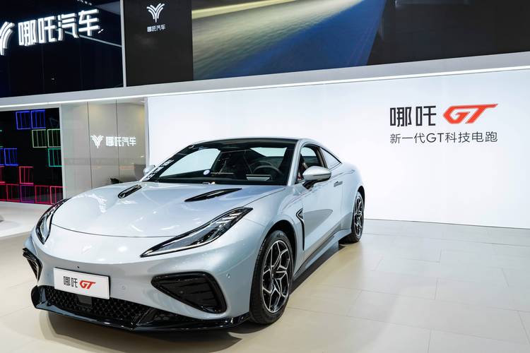 惠州93哪吒汽车在智能汽车领域的表现，领途汽车在新能源汽车市场中的影响力